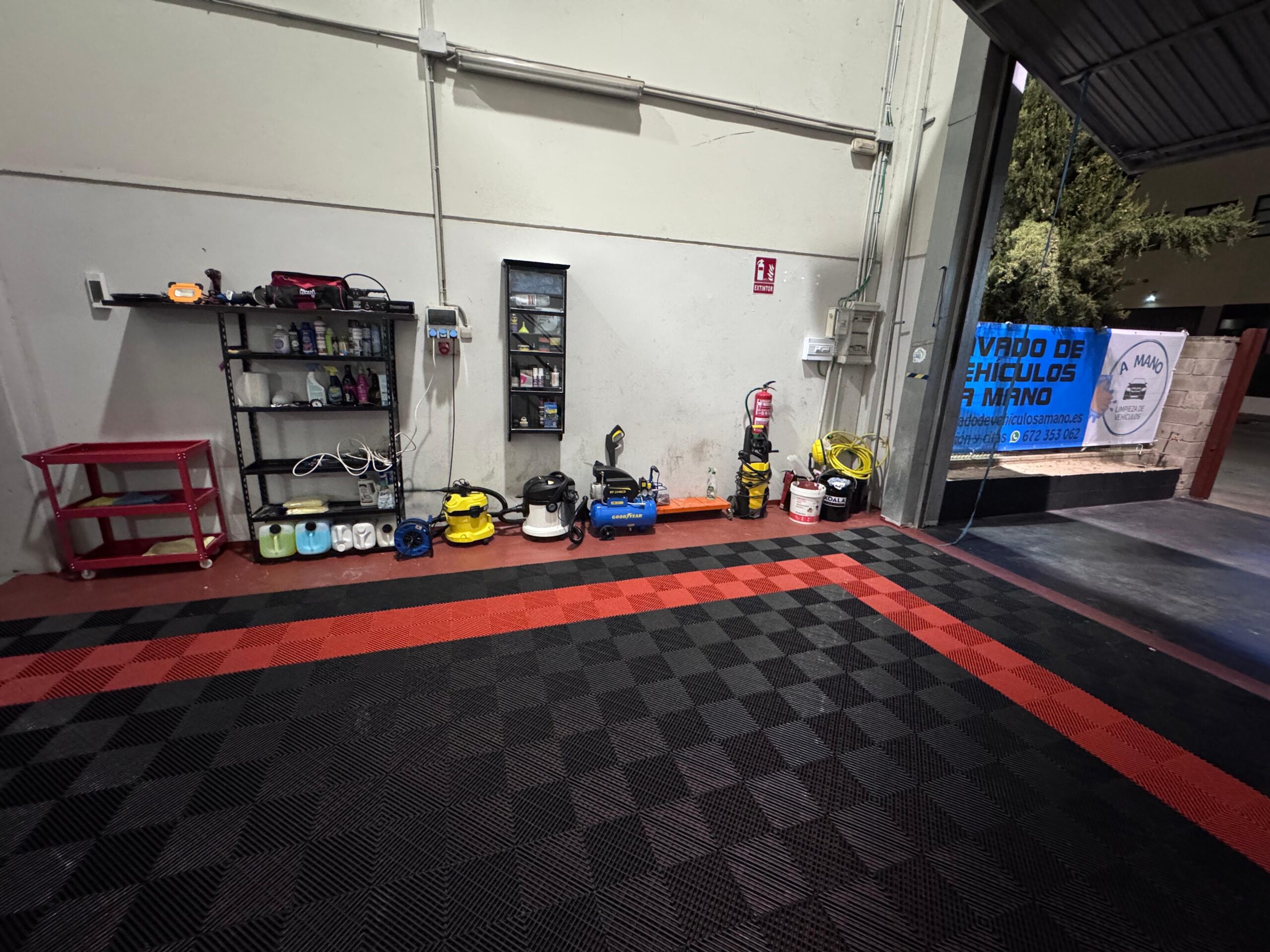 lavado a mano de furgonetas de trabajo